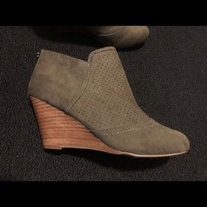 NWOT Wedged Booties REPORT FOOTWEAR SZ 7